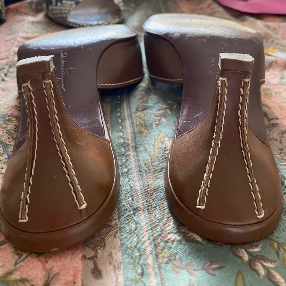 Ferragamo Chocolate Brown 2.25 inch Sandals. Size 8B, Made in Italy. Stunning - Picture 3 of 16